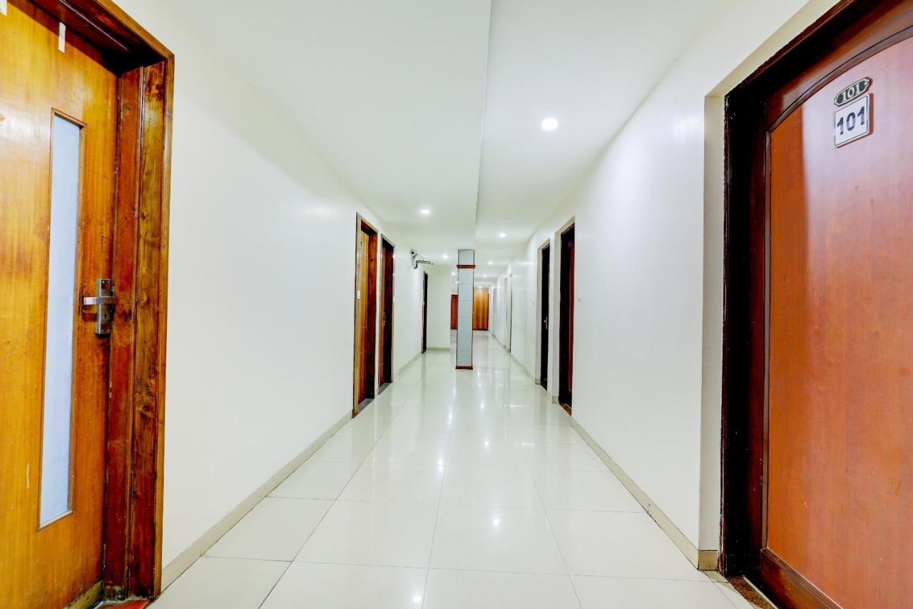 Oyo 77491 Hotel Shreenath Valsad Zewnętrze zdjęcie